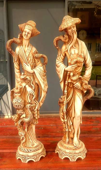 MAGNIFICENT PAIR OF ORIENTAL FIGURES IN RESIN 49 CM TALL