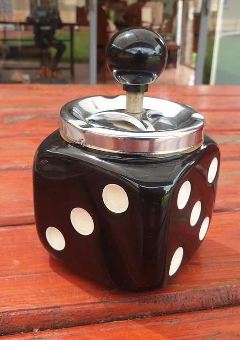 VINTAGE CERAMIC DICE ASHTRAY