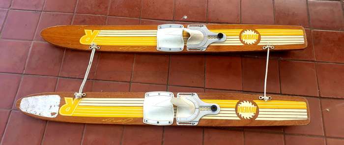 VINTAGE 1970'S RIVIERA COMPETITOR SERIES WOODEN SKI'S