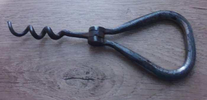 BOER WAR/ WW1 SWIVEL LOCK BOW CORK SCREW