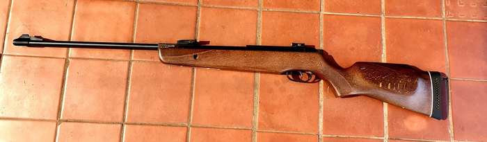 GAMO HUNTER 440 AS NEW 4.5 MM INCLUDING RIFLE BAG.