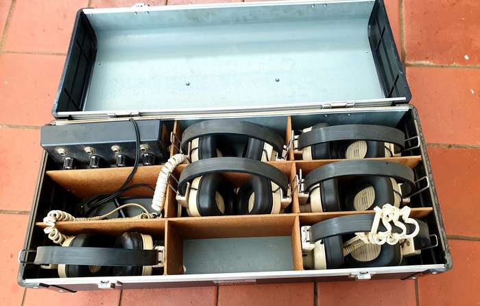 VINTAGE PALCA GROUP LISTENING STATION.