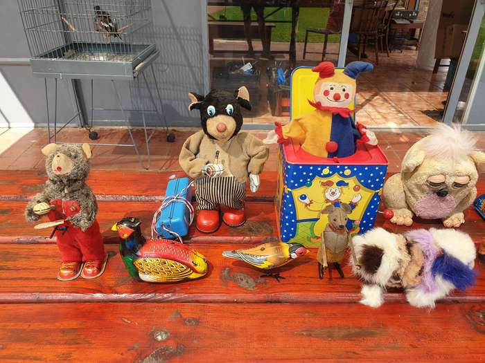 VINTAGE TOY COLLECTION, CLOCKWORK AND BATTERIES
