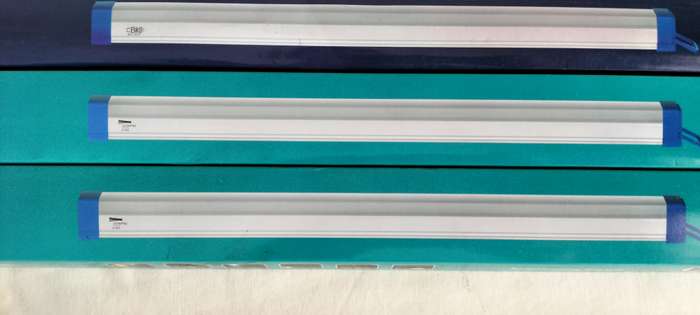 A Set of 6 Emergency Light with Charging Cable 52cm. BID PER LIGHT