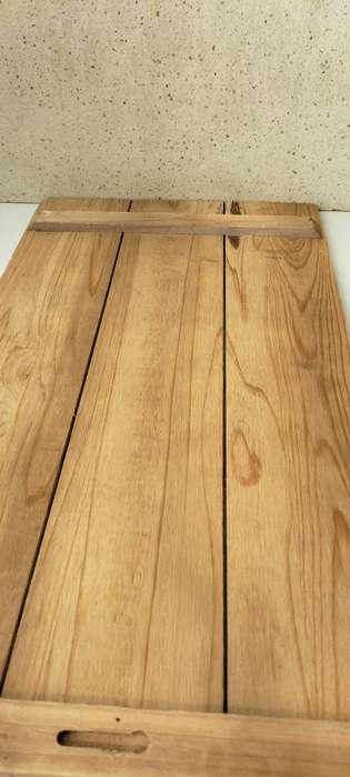 A Beautiful Aged Look Hand Painted Wooden Wall Decoration. (nr1)