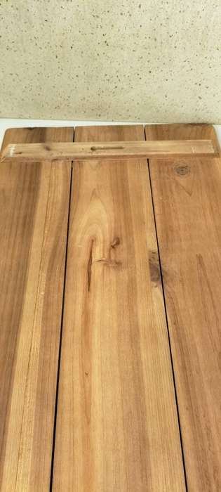 A Beautiful Aged Look Hand Painted Wooden Wall Decoration. (nr2)