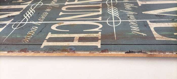 A Beautiful Aged Look Hand Painted Wooden Wall Decoration. (nr2)