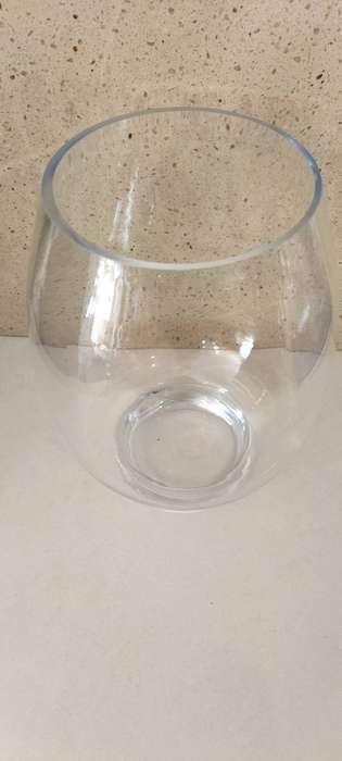 Stunning Large Quality Glass Vase