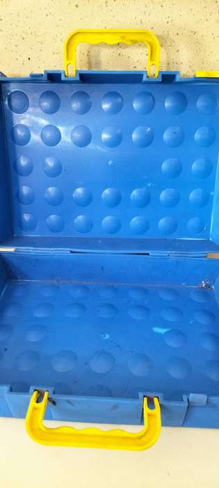 Sturdy Plastic Carry Case (nr2)