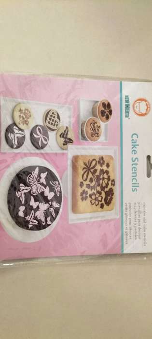 Set of 2 Cake and 6 Cupcake Stencils