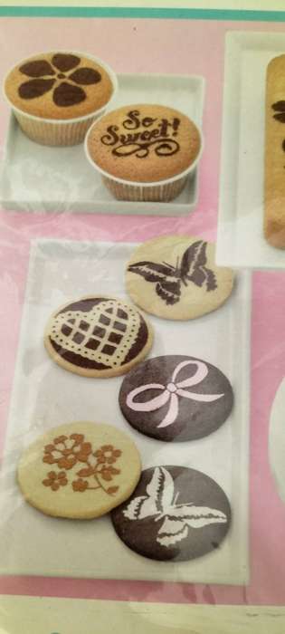 Set of 2 Cake and 6 Cupcake Stencils