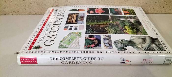 The Complete Guide to Gardening - Peter McHoy - Soft Cover. 1999