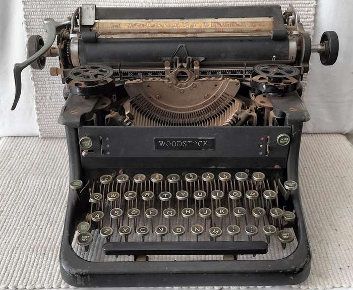 A Magnificent Antique Circa 1917 Woodstock N852247 Typewriter