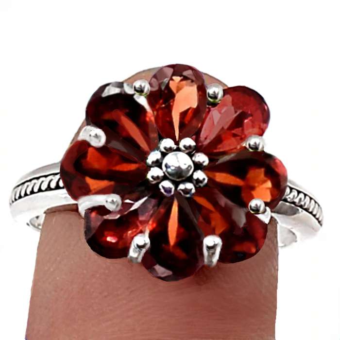 Natural Mozambique Garnet Gemstone set in Solid 925 Sterling Silver Ring Size US 8 / Q