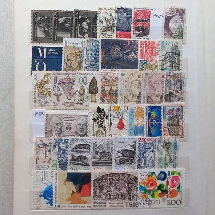 Medium Stockbook - France 1970-1999 - Approx 770 stamps - no duplication