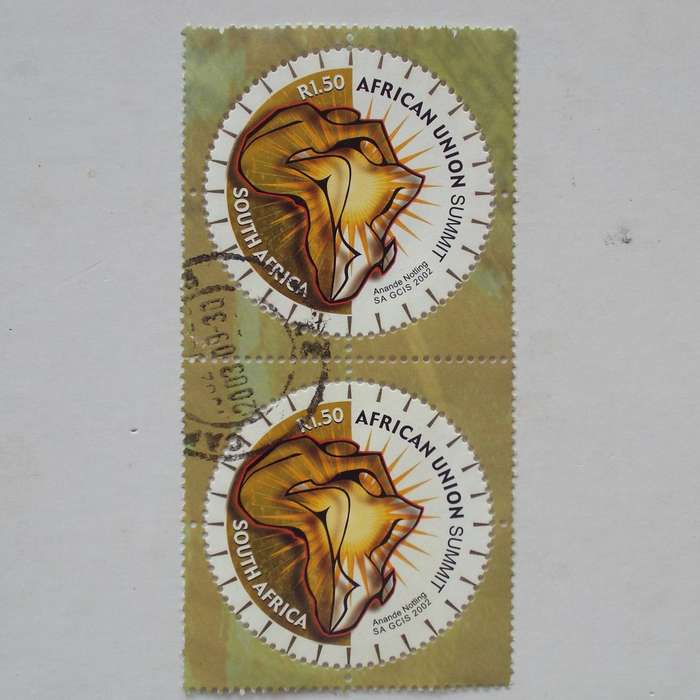 RSA - 2002 African Union Summit - R1,50 Circular Stamp set in Square - Pair - Postally Used