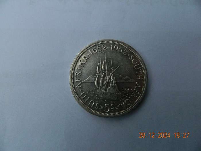 S. A. UNION   5 SHILLING  COIN  -  1952