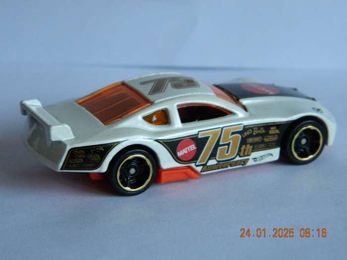 HOTWHEELS   -    -     CIRCLE TRACKER