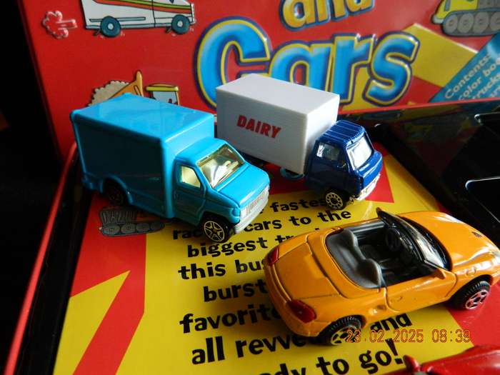 PARRAGON PUBLISHING  -  TRUCKS AND CARS IN A TIN BOX