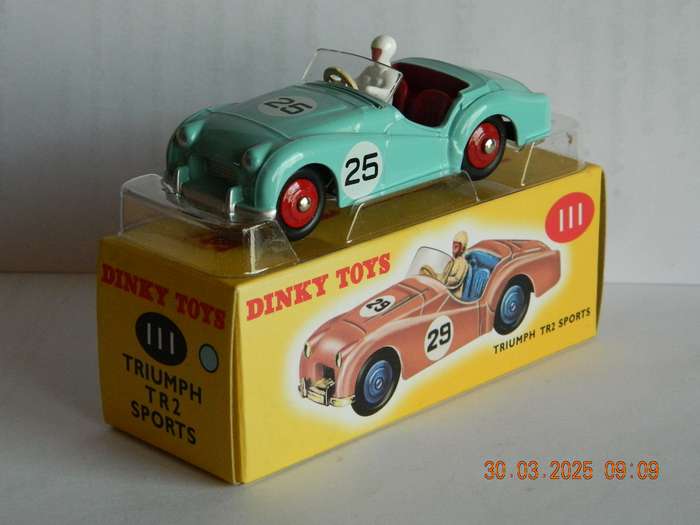 DEAGOSTINI - DINKY TOYS  -  111  -   TRIUMPH TR2 SPORTS