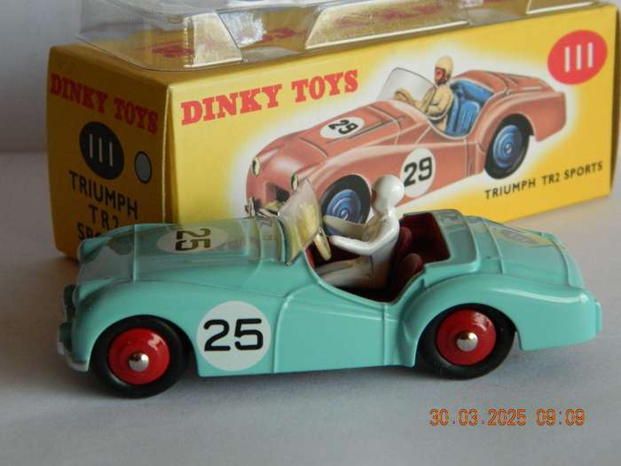 DEAGOSTINI - DINKY TOYS  -  111  -   TRIUMPH TR2 SPORTS
