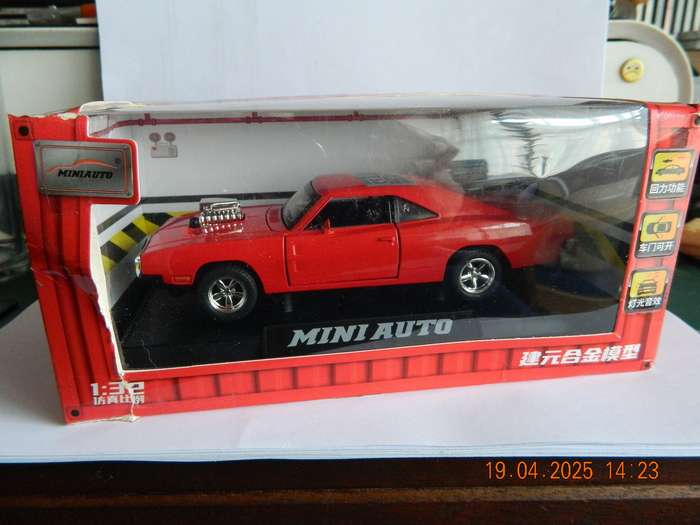 MINI AUTO  -  NO NAME  -  1/32 SCALE  -  (COULD BE MUSTANG OR DODGE)
