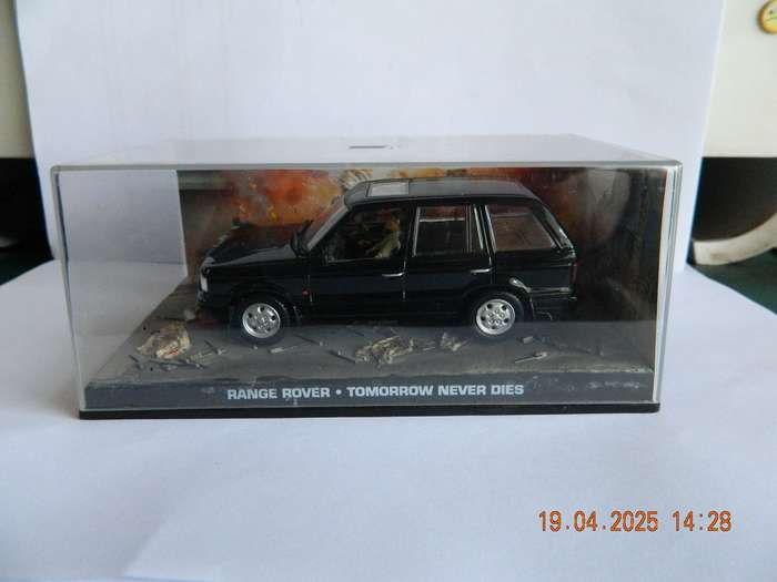 UNIVERSAL HOBBIES -  JAMES BOND 007 -  RANGE  ROVER  -  TOMORROW NEVER DIES