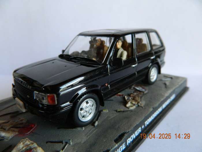 UNIVERSAL HOBBIES -  JAMES BOND 007 -  RANGE  ROVER  -  TOMORROW NEVER DIES