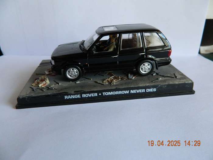 UNIVERSAL HOBBIES -  JAMES BOND 007 -  RANGE  ROVER  -  TOMORROW NEVER DIES