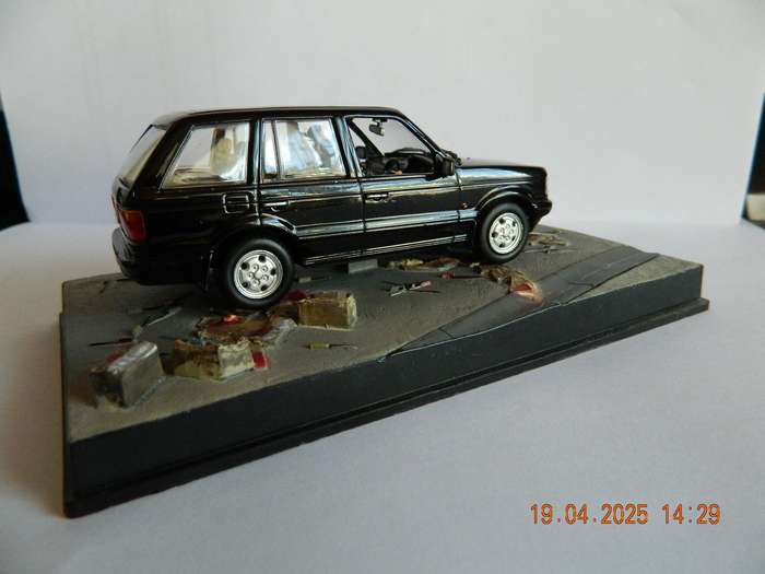 UNIVERSAL HOBBIES -  JAMES BOND 007 -  RANGE  ROVER  -  TOMORROW NEVER DIES