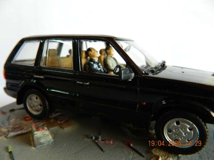 UNIVERSAL HOBBIES -  JAMES BOND 007 -  RANGE  ROVER  -  TOMORROW NEVER DIES