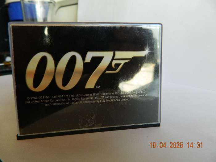 UNIVERSAL HOBBIES -  JAMES BOND 007 -  RANGE  ROVER  -  TOMORROW NEVER DIES