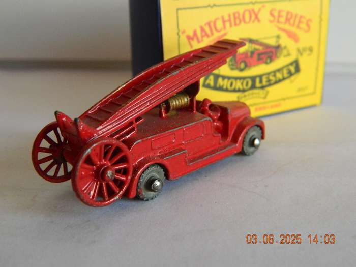 MATCHBOX SERIES  -  9  -  DENNIS FIRE ESCAPE