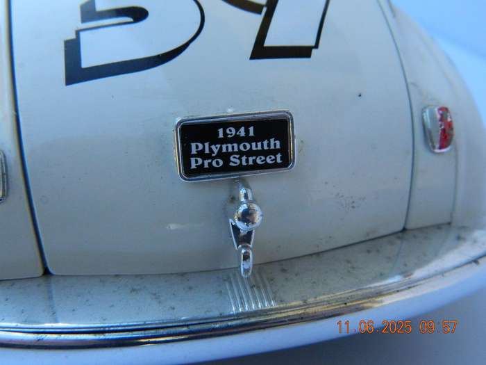 ROAD SIGNATURE   -   1941  -  PLYMOUTH PRO STREET  -  1/18 SCALE