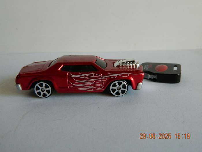 MAISTO -    -  ROSEWOOD  -  BURNING KEY CARS
