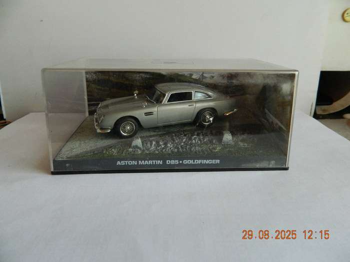 UNIVERSAL HOBBIES -  JAMES BOND 007 -  ASTON MARTIN  DB5  -  GOLDFINGER