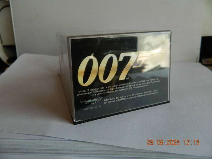 UNIVERSAL HOBBIES -  JAMES BOND 007 -  ASTON MARTIN  DB5  -  GOLDFINGER