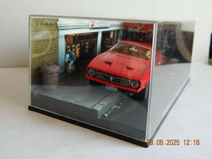 UNIVERSAL HOBBIES -  JAMES BOND 007 -  MUSTANG MACH 1  -  DIAMONDS ARE FOREVER
