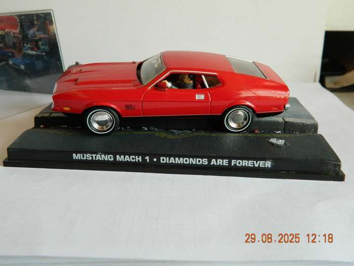 UNIVERSAL HOBBIES -  JAMES BOND 007 -  MUSTANG MACH 1  -  DIAMONDS ARE FOREVER