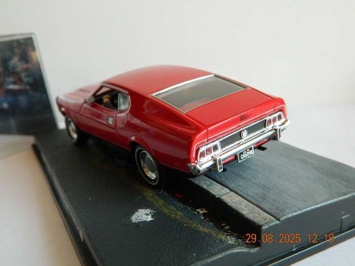 UNIVERSAL HOBBIES -  JAMES BOND 007 -  MUSTANG MACH 1  -  DIAMONDS ARE FOREVER