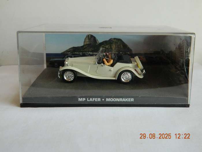 UNIVERSAL HOBBIES -  JAMES BOND 007 -  MP LAFER   -   MOONRAKER