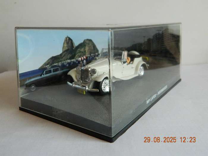 UNIVERSAL HOBBIES -  JAMES BOND 007 -  MP LAFER   -   MOONRAKER