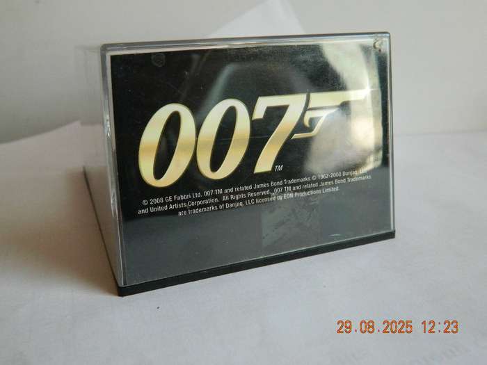 UNIVERSAL HOBBIES -  JAMES BOND 007 -  MP LAFER   -   MOONRAKER
