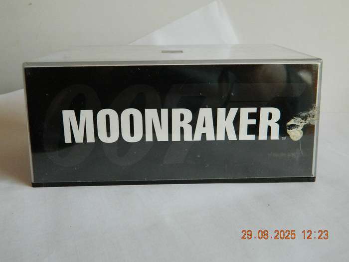UNIVERSAL HOBBIES -  JAMES BOND 007 -  MP LAFER   -   MOONRAKER