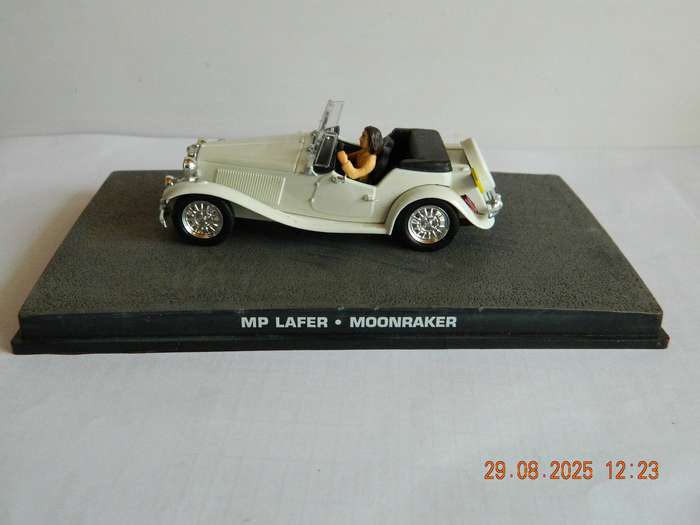 UNIVERSAL HOBBIES -  JAMES BOND 007 -  MP LAFER   -   MOONRAKER