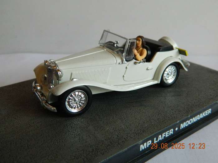 UNIVERSAL HOBBIES -  JAMES BOND 007 -  MP LAFER   -   MOONRAKER