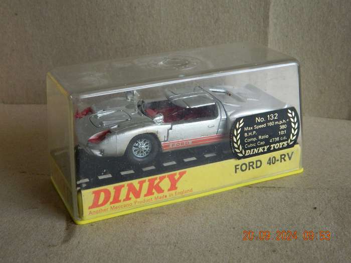 DINKY TOYS  -  132  -  FORD 40-RV