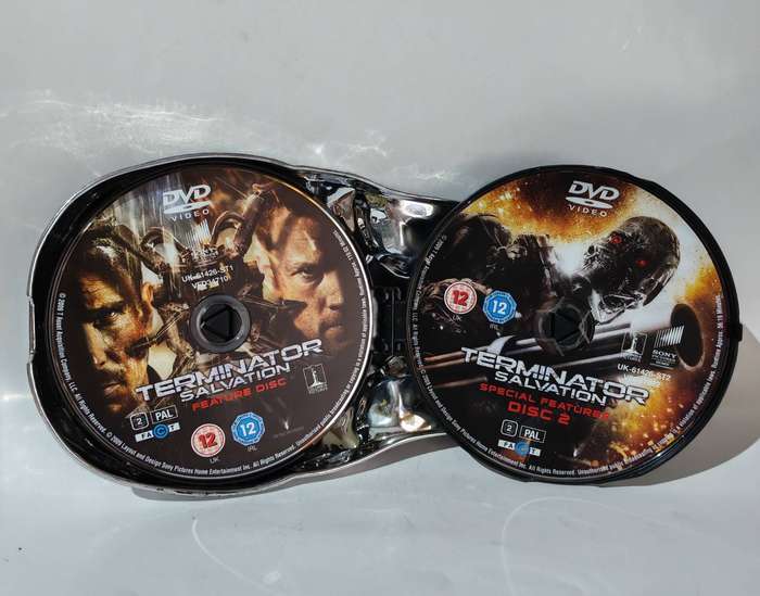Terminator Salvation 2 Disc Theatrical Version T-600 Limited Edition Mask Case(2- DVD)
