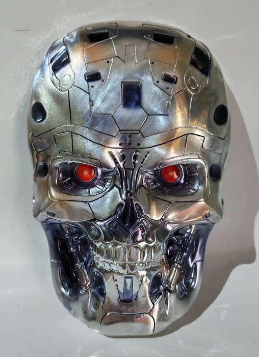 Terminator Salvation 2 Disc Theatrical Version T-600 Limited Edition Mask Case(2- DVD)