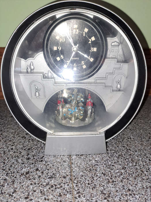 Quartz merry go round clock